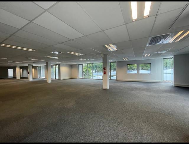 658M² OFFICE TO LET IN BRYANSTON